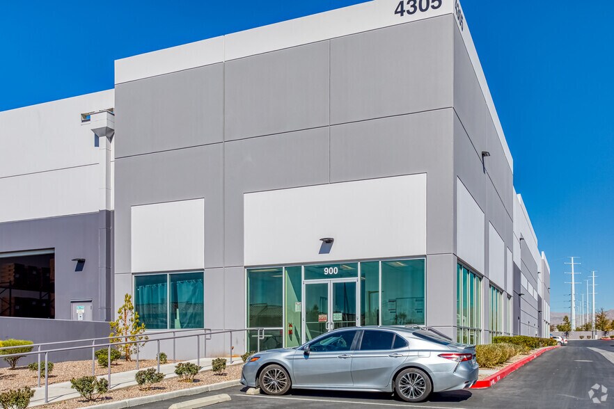 More Photos Of 4305 N Lamb Blvd, Las Vegas Warehouse For Lease