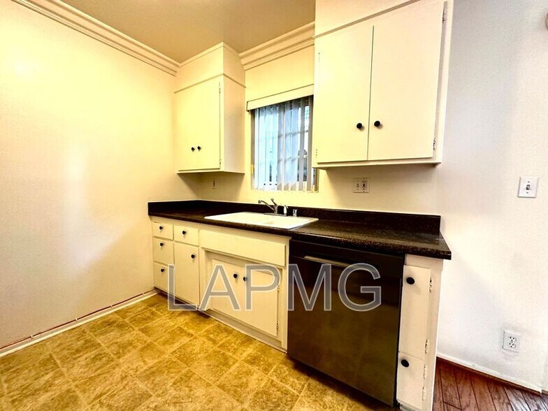 More Photos Of 8130 Norton Ave, West Hollywood Apartments For Sale