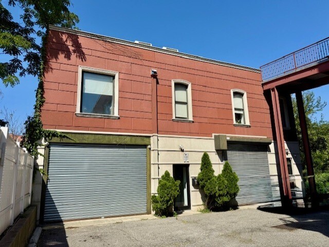 Primary Photo Of 2550 Crescent St, Astoria Office For Sale