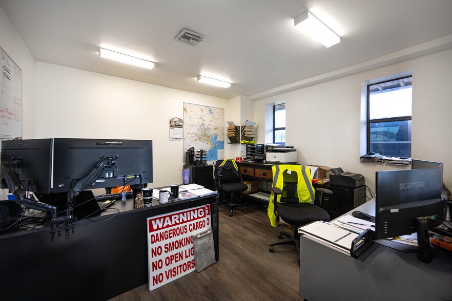 More Photos Of 1500 W Highway 6, Alvin Truck Terminal For Sale