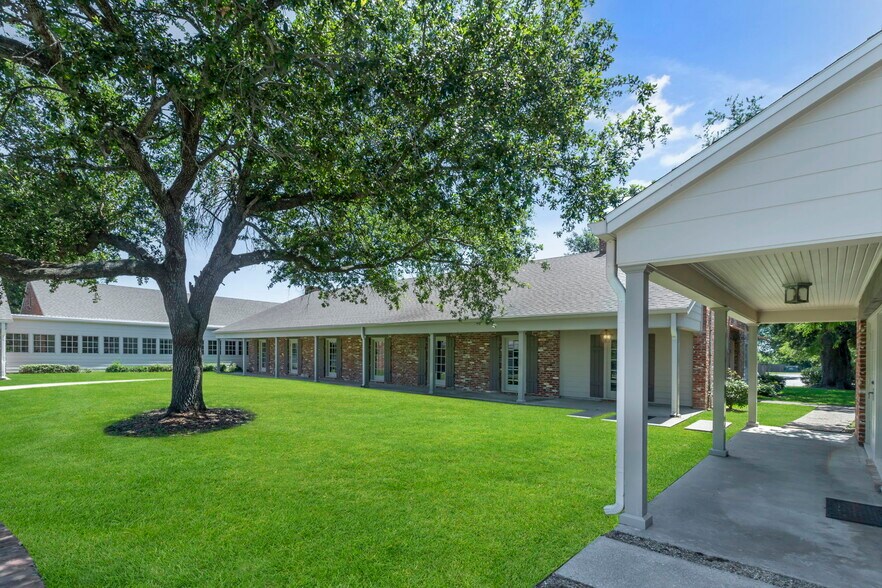 More Photos Of 1628 Ryan St, Lake Charles Office For Lease