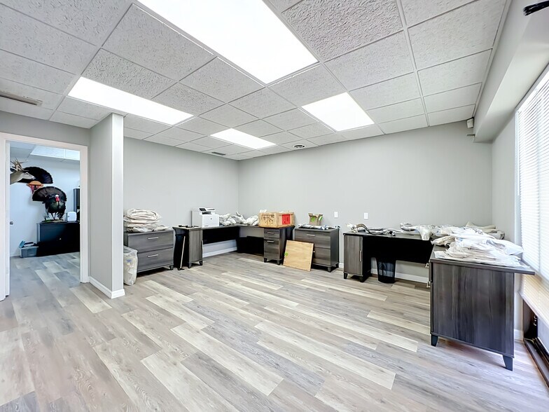 More Photos Of 180 S County Road 427, Longwood General Retail For Lease