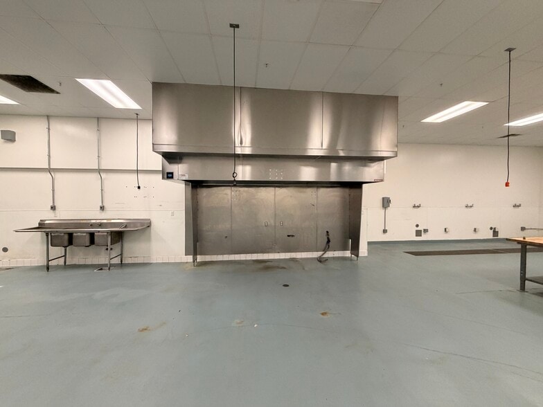 More Photos Of 3975 Landmark St, Culver City Warehouse For Lease