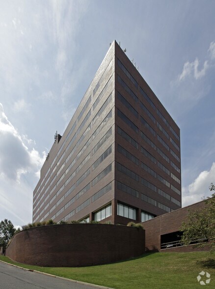 More Photos Of 2 Executive Dr, Fort Lee Office For Lease