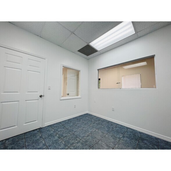 More Photos Of 7216 Chancery Ln, Orlando Warehouse For Lease