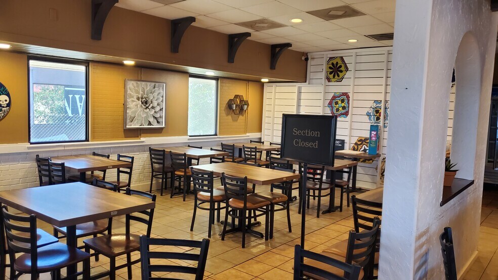 More Photos Of 9902 Gulf Fwy, Houston Restaurant For Lease