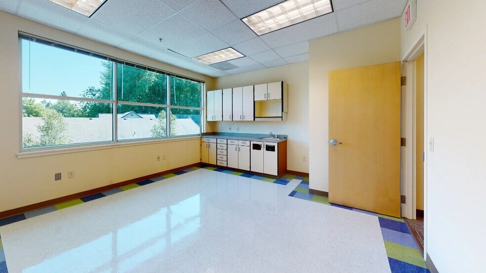More Photos Of 693 Ray J. Glatt Cir, Woodburn Medical For Lease
