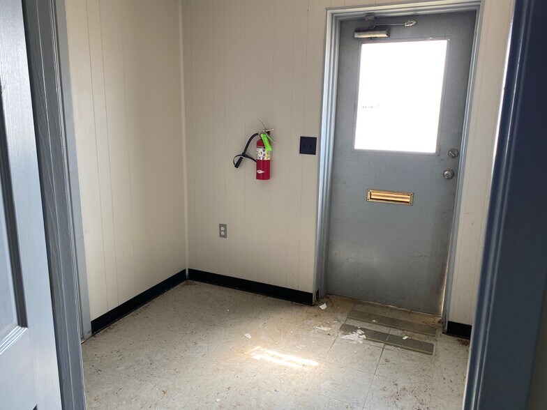 More Photos Of 3390 Jeff Homan Blvd, Tupelo Truck Terminal For Lease