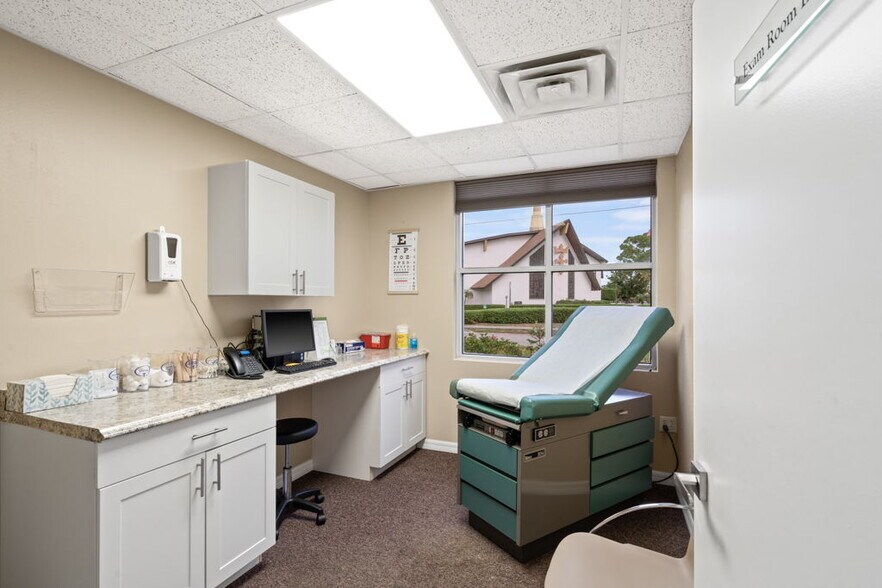 More Photos Of 3800 26th St W, Bradenton Medical For Sale