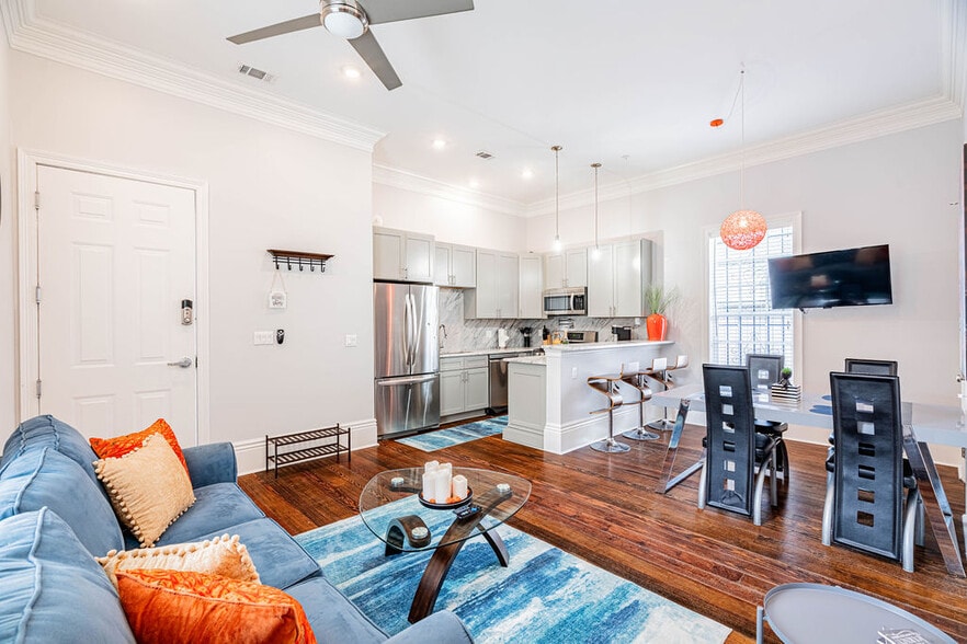 More Photos Of 1201 Baronne St, New Orleans Hotel For Sale