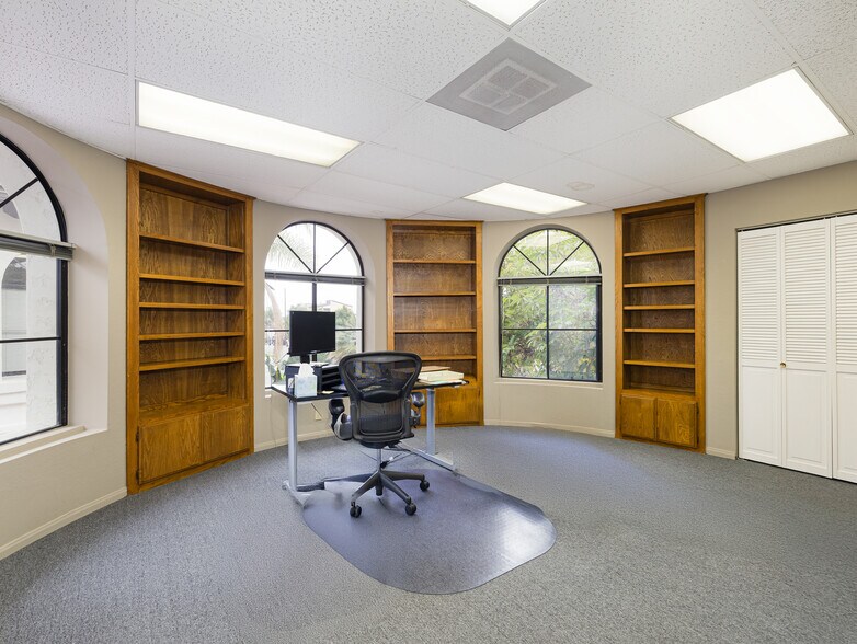 More Photos Of 302 W Grand Ave, El Segundo Office For Lease