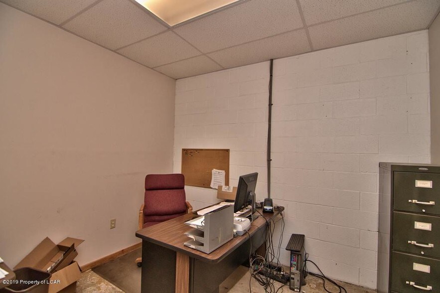 More Photos Of 541 State Route 93, Sugarloaf Light Distribution For Lease