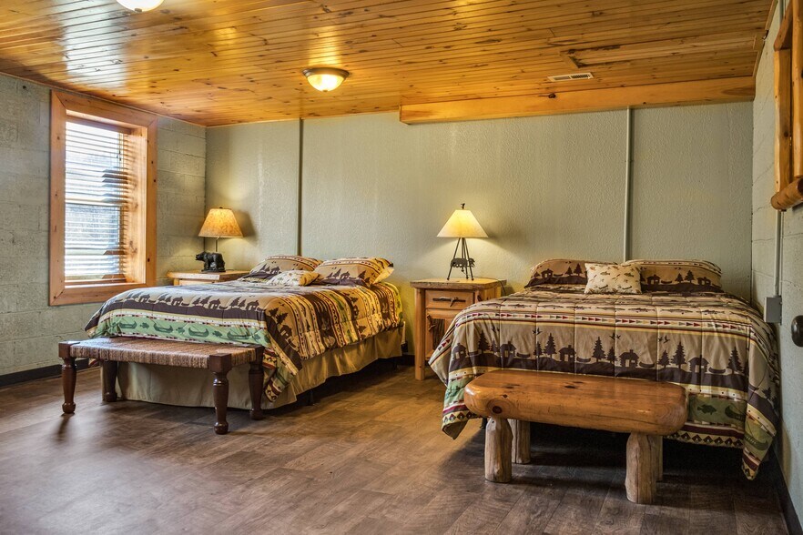 More Photos Of 301 School St, Tellico Plains Freestanding For Sale