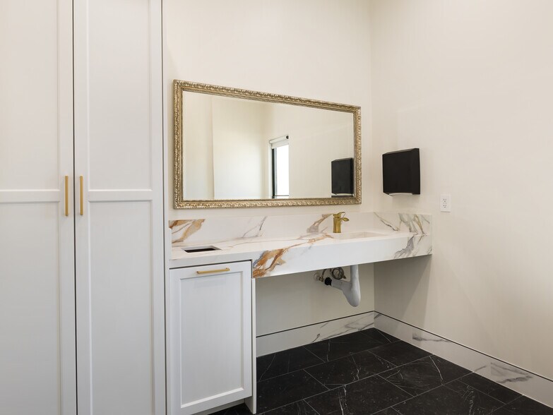 More Photos Of 1427 W 8th St, San Pedro Coworking Space