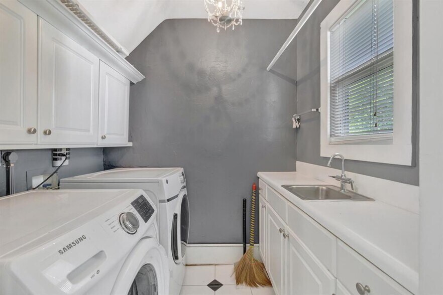 More Photos Of 901 W Las Olas Blvd, Fort Lauderdale Specialty For Sale