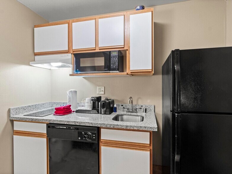 More Photos Of 1001 W College, Oak Creek Hotel For Sale