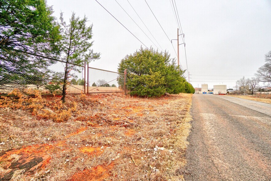 More Photos Of SE/c of SE 36th & Douglas Blvd, Oklahoma City Land For Lease