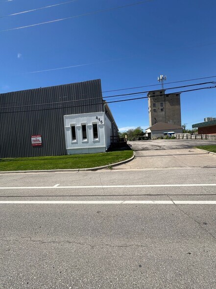 More Photos Of 415 S Kansas Ave, Olathe Warehouse For Lease