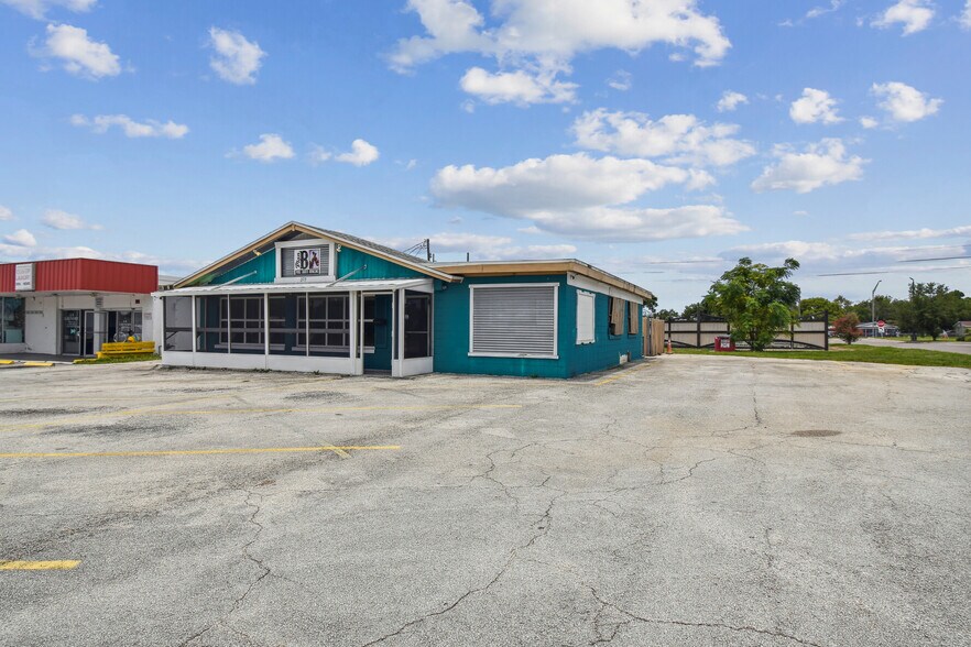 More Photos Of 275 S Lake Shore Way, Lake Alfred Restaurant For Sale