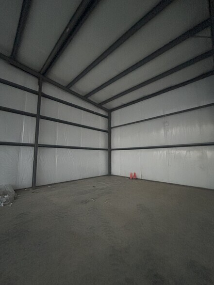 More Photos Of 954 Ort Ln, Merlin Industrial For Lease