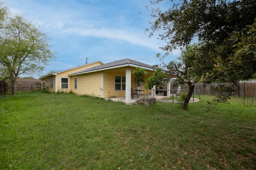 More Photos Of 2522 Holly Hill Dr, San Antonio Medical For Lease