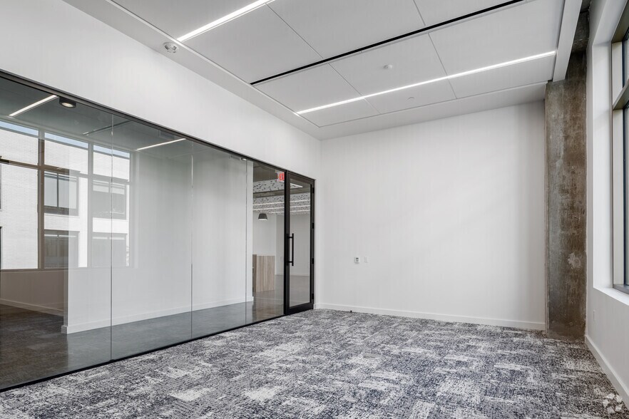 More Photos Of 3232 E Cesar Chavez St, Austin Unknown For Lease