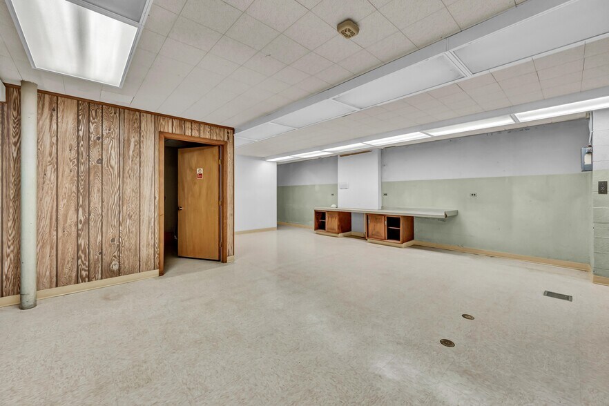 More Photos Of 159 Greenwood Ave, Bethel Bank For Lease