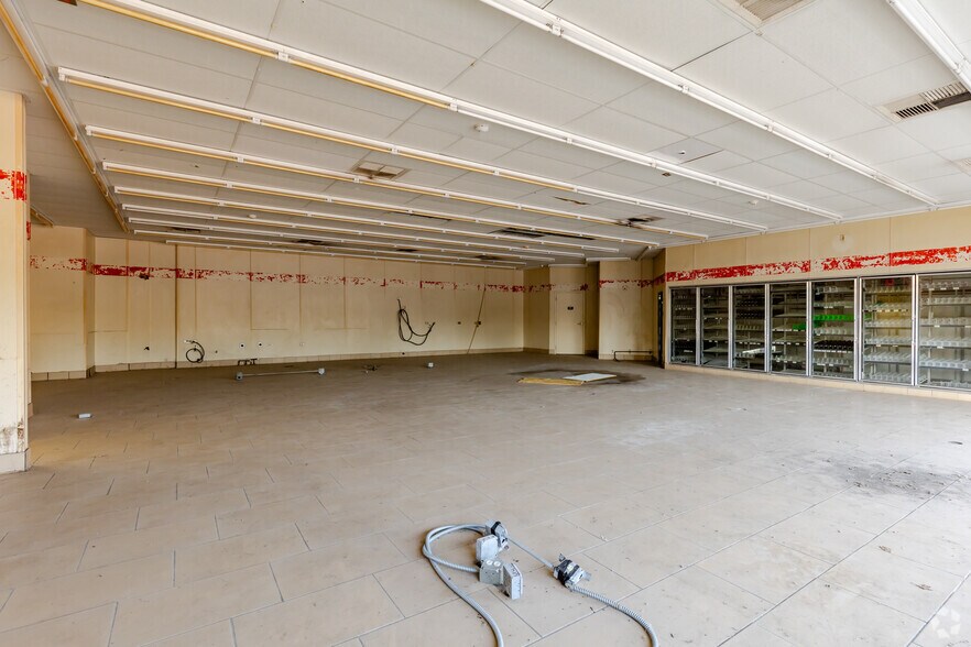 More Photos Of 1 S Sutton Rd, Streamwood Freestanding For Sale