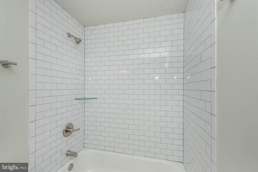 More Photos Of 400 N Patterson Park Ave, Baltimore Flex For Sale