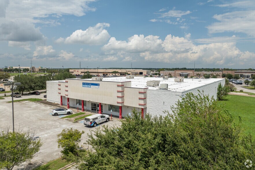 More Photos Of 9550 Emmett F Lowry Expy, Texas City Freestanding For Lease