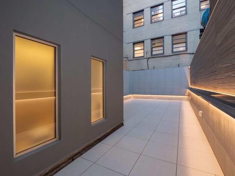 More Photos Of 108 E 60th St, New York Storefront Retail Office For Sale