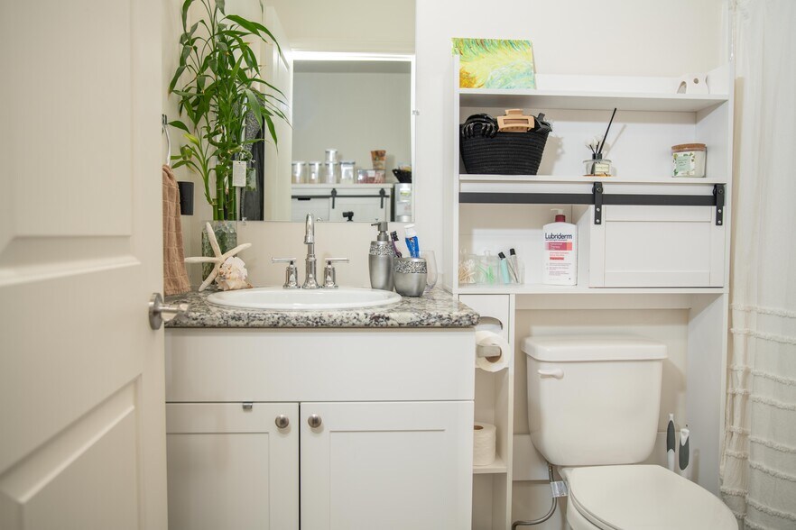 More Photos Of 708-724 Cedar Creek Ave, Montrose Apartments For Sale