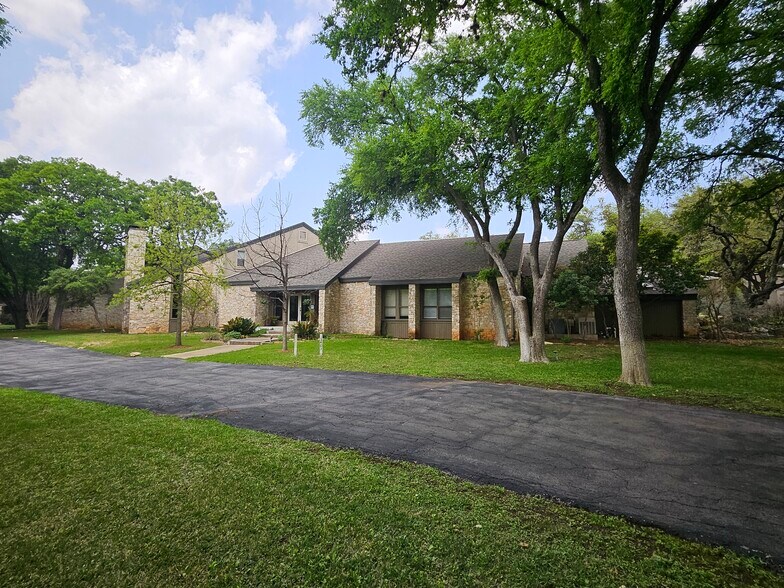 More Photos Of 13405-13411 George Rd, San Antonio Medical For Lease