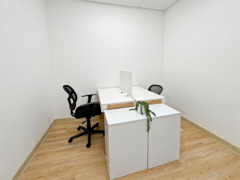 More Photos Of 8968-8998 Kirby Dr, Houston Coworking Space