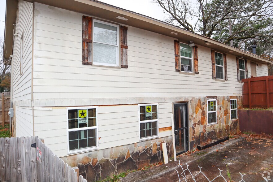 More Photos Of 6135 Petty St SW, Covington General Retail For Sale