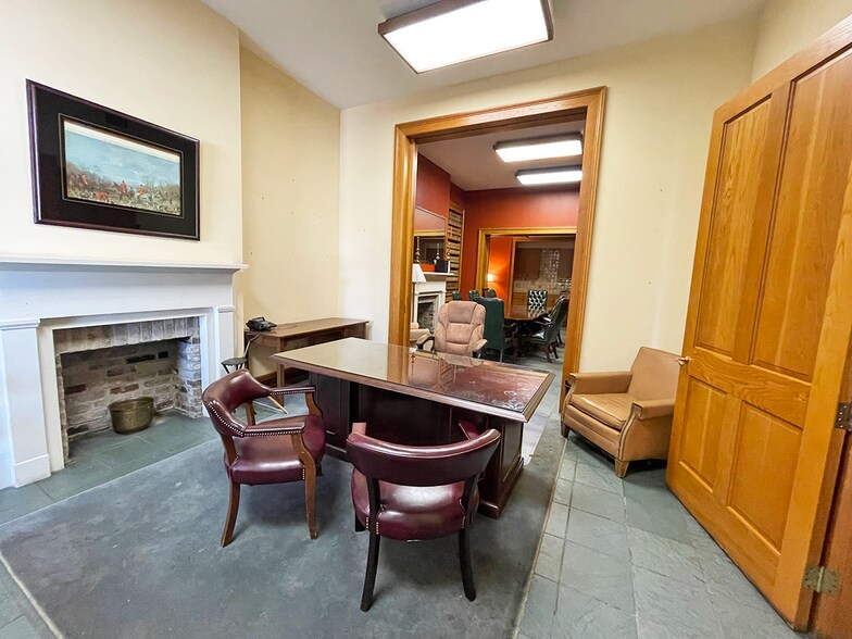 More Photos Of 56-58 S Conception St, Mobile Office For Lease