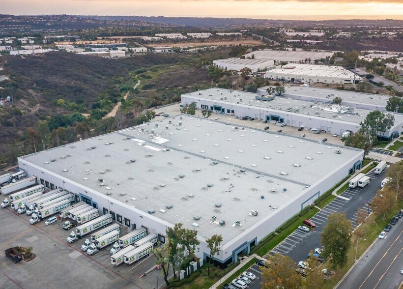 More Photos Of 1205-1211 Park Center Dr, Vista Warehouse For Lease