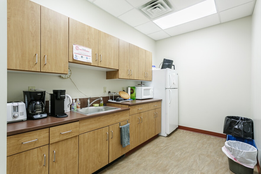 More Photos Of 636 W Washington St, Geneva Office For Sale