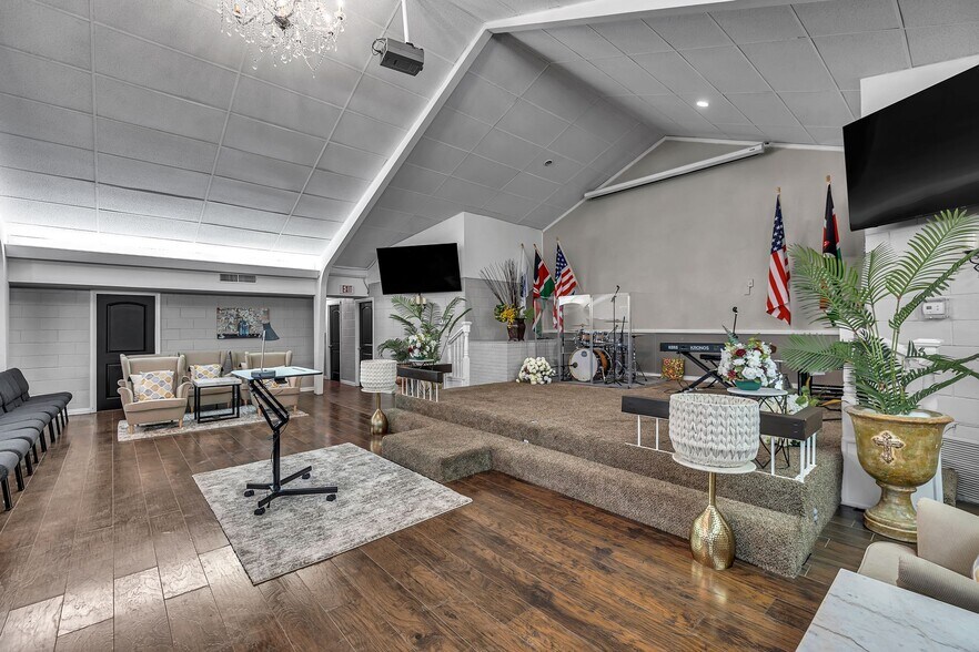 More Photos Of 6251 Wichita St, Fort Worth Religious Facility For Sale