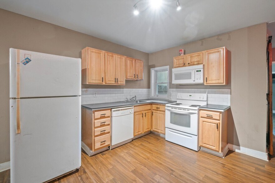 More Photos Of 210 E Lafayette Ave, Baltimore Apartments For Sale