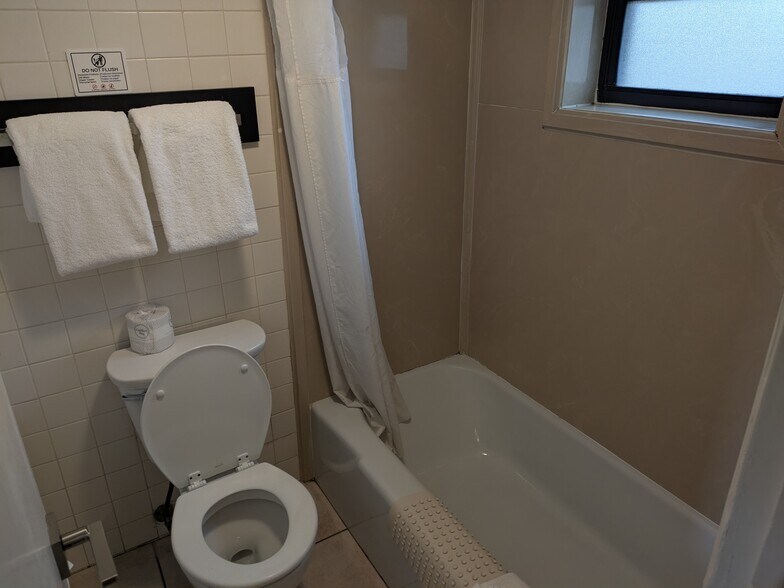 More Photos Of 3100 W Northwest Loop 323, Tyler Hotel For Sale