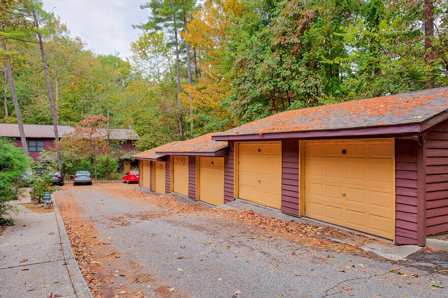 More Photos Of 1533 Arbors Ln, Bloomington Apartments For Sale