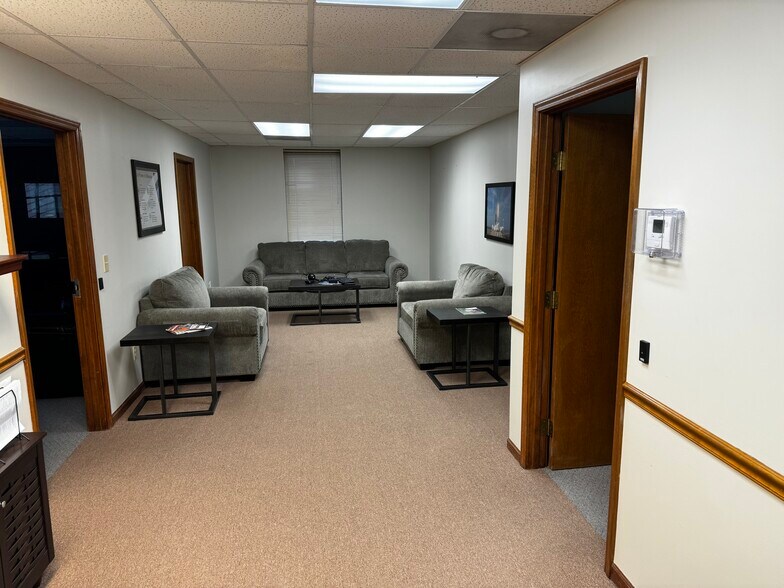 More Photos Of 4228 S Hocker Dr, Independence Office For Sale