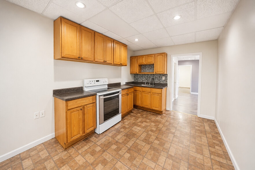 More Photos Of 64-19 Myrtle Ave, Ridgewood Freestanding For Sale
