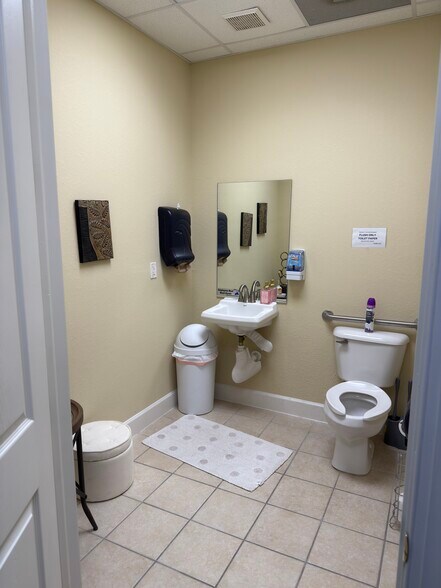 More Photos Of 2563 N Toledo Blade Blvd, North Port Office For Lease