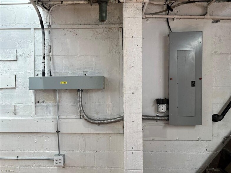 More Photos Of 1301 Brownell Ave, Lorain Service For Sale