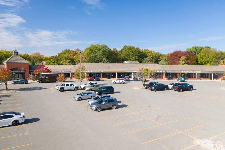 Primary Photo Of 12902-13018 State Line Rd, Leawood General Retail For Lease