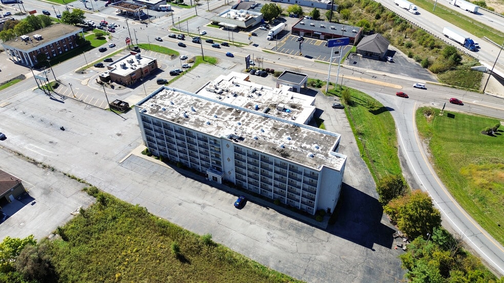 More Photos Of 4055 Belmont Ave, Youngstown Hotel For Sale