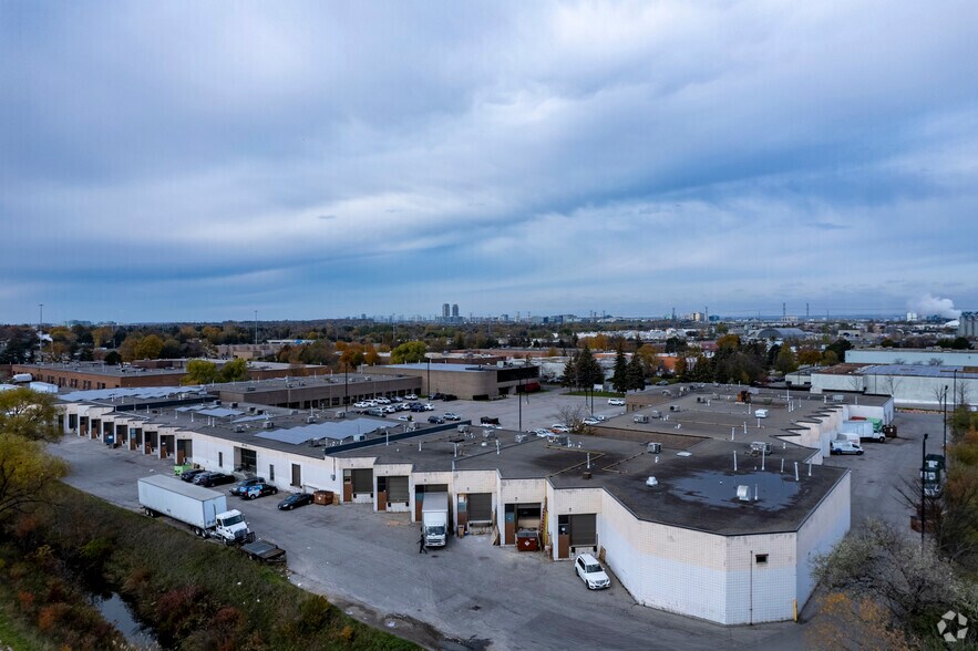 More Photos Of 90 Nolan Ct, Markham Service For Lease