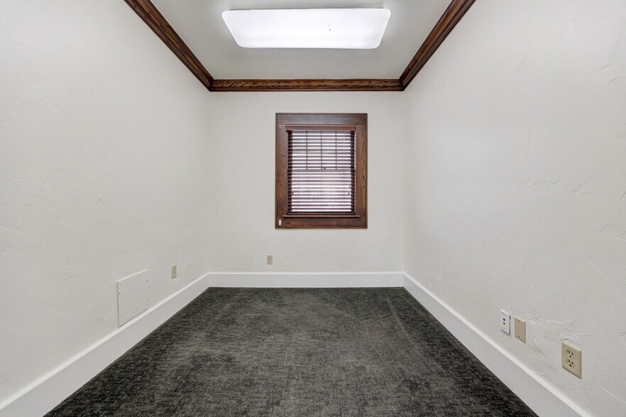 More Photos Of 1319 N Classen Dr, Oklahoma City Office For Lease